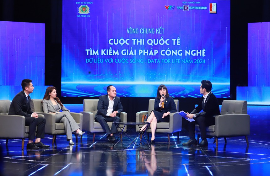 LPBank: Đổi mới, sáng tạo cùng cuộc thi Dữ liệu với cuộc sống - Data for Life 2024 - Ảnh 2. LPBank: Đổi mới, sáng tạo cùng cuộc thi Dữ liệu với cuộc sống - Data for Life 2024 - Ảnh 2.
