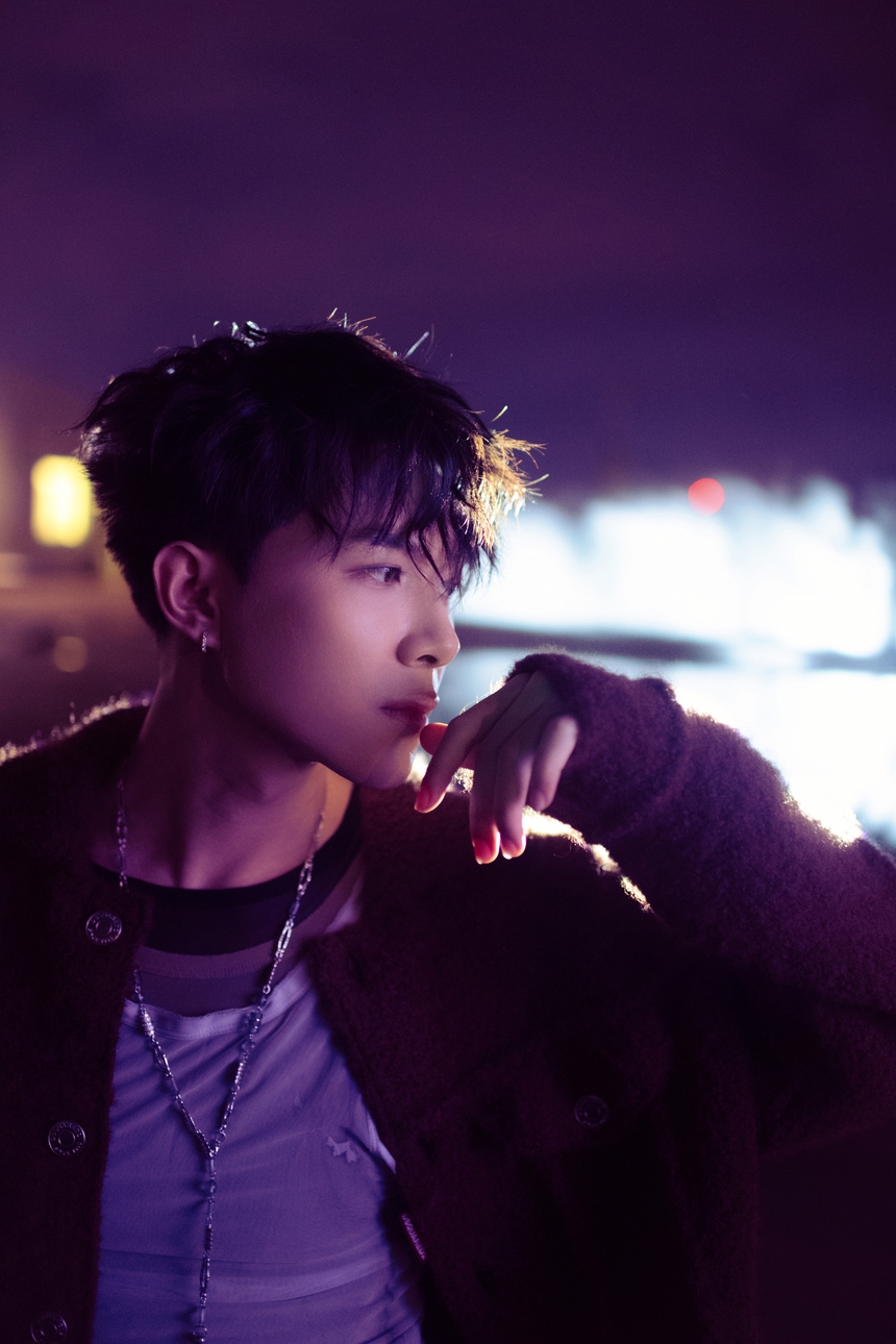 Anh Tú Atus tung poster "Nỗi đau đính kèm", trở lại đường đua âm nhạc - Ảnh 2.