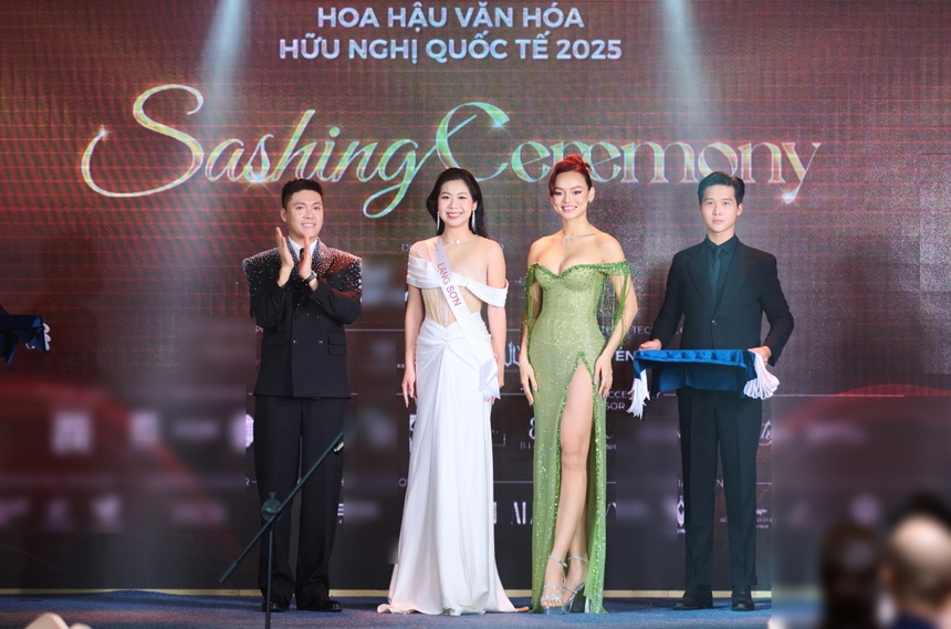 Toàn cảnh lễ công bố Hoa hậu Văn hóa Hữu nghị Quốc tế 2025 - Ảnh 2. Toàn cảnh lễ công bố Hoa hậu Văn hóa Hữu nghị Quốc tế 2025 - Ảnh 2.