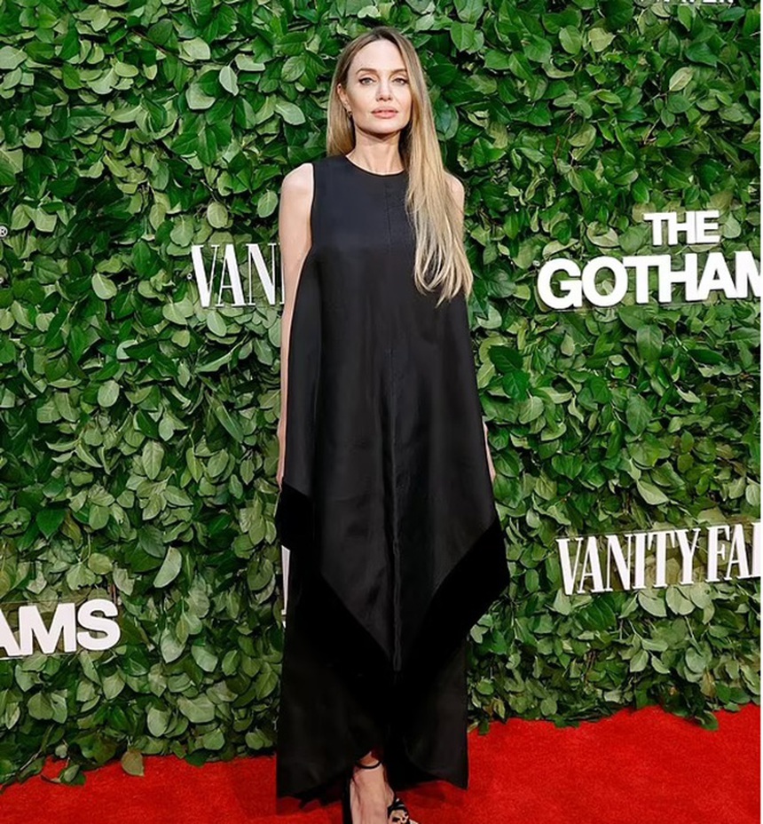 Brad Pitt "cầu xin" cặp song sinh đón sinh nhật lần thứ 61 cùng anh và bạn gái - Ảnh 4.