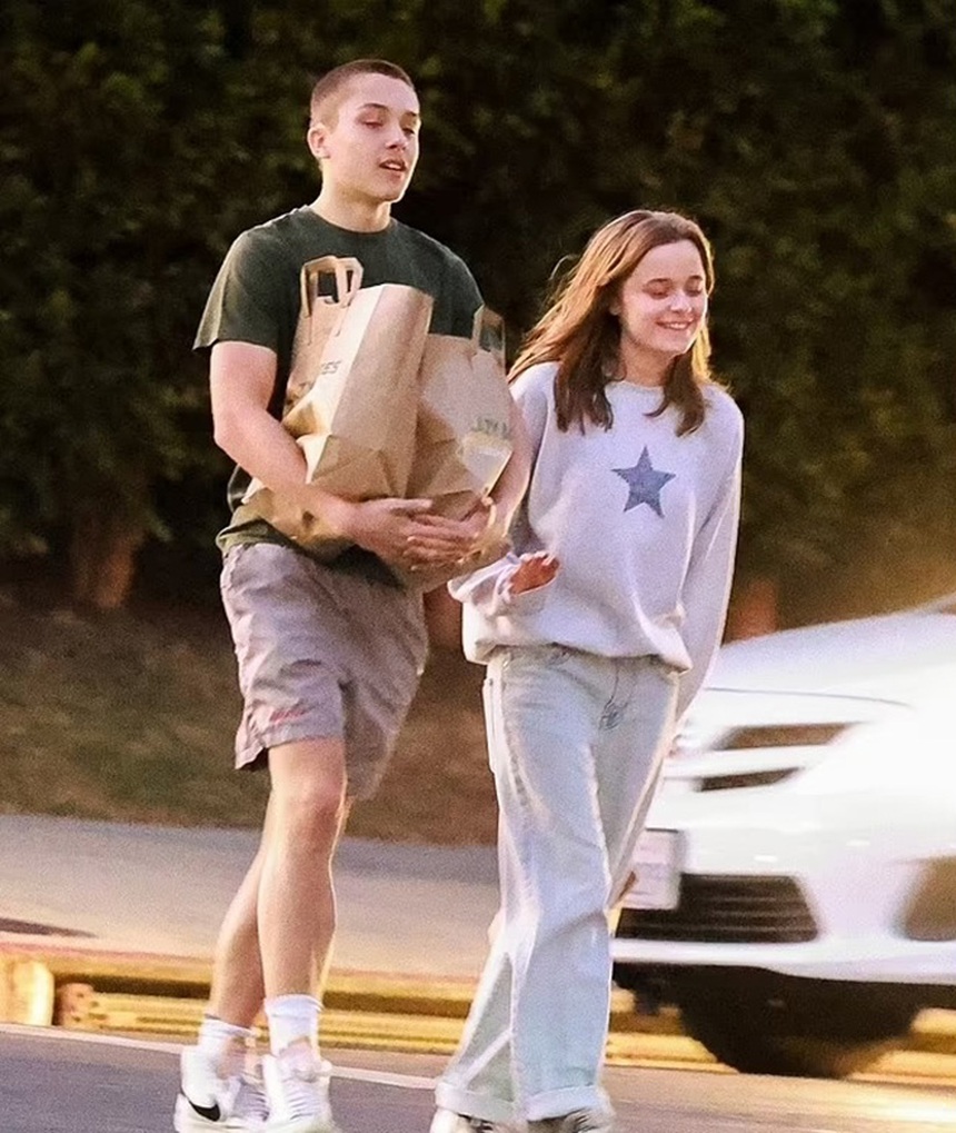 Brad Pitt "cầu xin" cặp song sinh đón sinh nhật lần thứ 61 cùng anh và bạn gái - Ảnh 2.