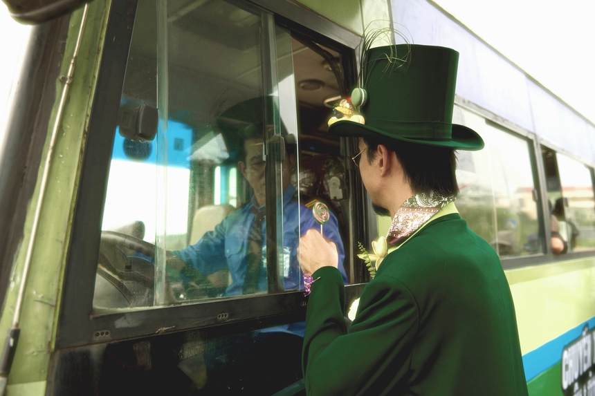 Đen "đánh thức" sự sẻ chia yêu thương trong MV "Triệu điều nhỏ xíu xiêu lòng" - Ảnh 5.