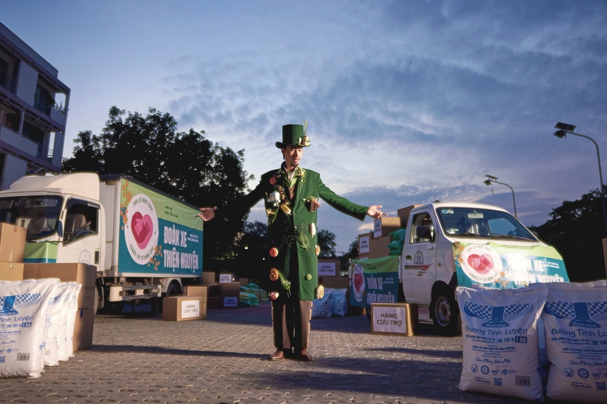 Đen "đánh thức" sự sẻ chia yêu thương trong MV "Triệu điều nhỏ xíu xiêu lòng" - Ảnh 3.