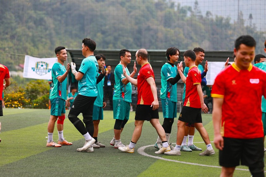 Ấn tượng thành tích của các cầu thủ Bamboo Sapa Hotel tại Giải bóng đá Hiệp hội Du lịch tỉnh Lào Cai - Ảnh 2.