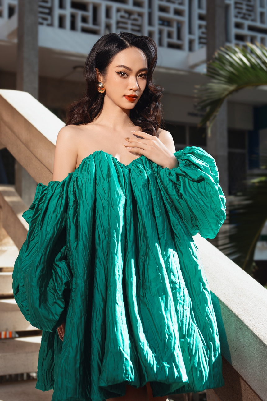 Dàn sao “nhuộm xanh” thảm đỏ show VUNGOC&SON - Ảnh 11.