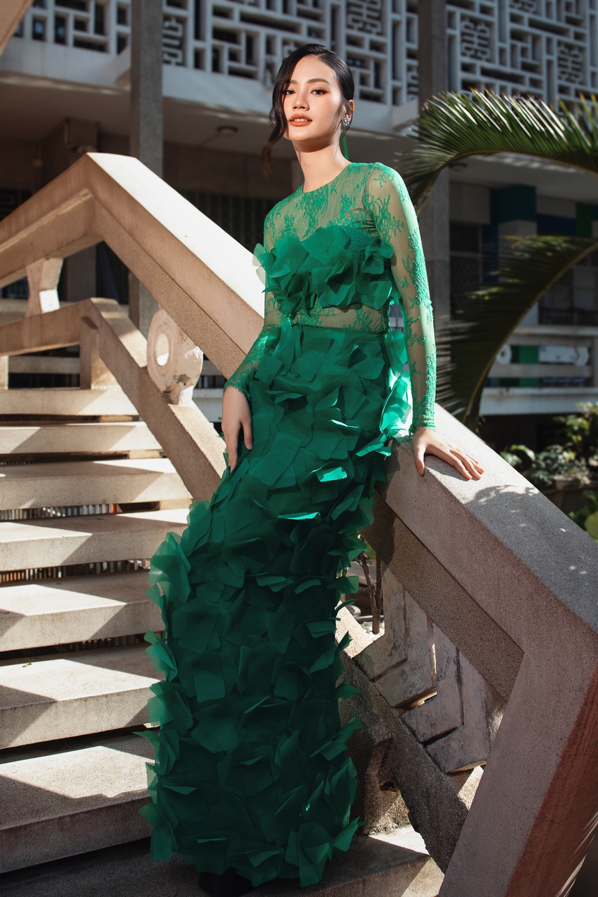 Dàn sao “nhuộm xanh” thảm đỏ show VUNGOC&SON - Ảnh 4.