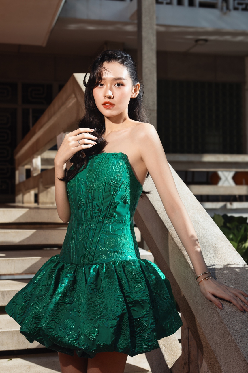 Dàn sao “nhuộm xanh” thảm đỏ show VUNGOC&SON - Ảnh 8.