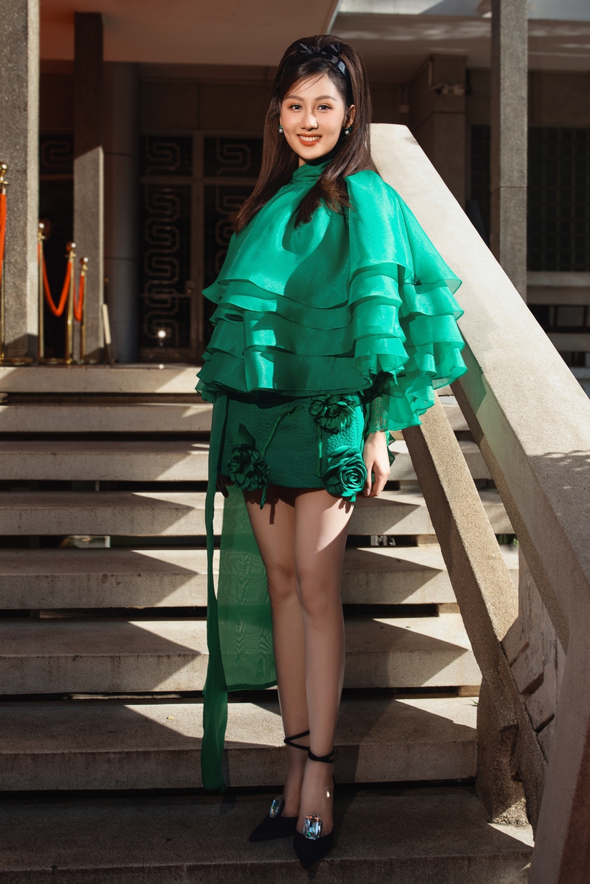 Dàn sao “nhuộm xanh” thảm đỏ show VUNGOC&SON - Ảnh 5.