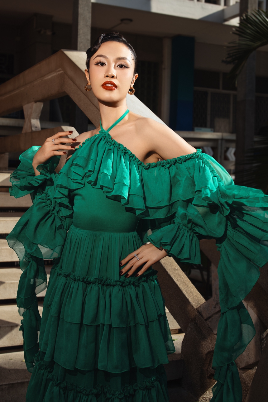 Dàn sao “nhuộm xanh” thảm đỏ show VUNGOC&SON - Ảnh 14.