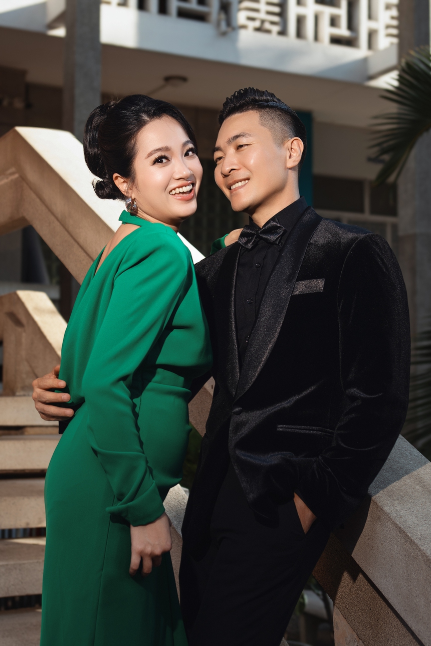 Dàn sao “nhuộm xanh” thảm đỏ show VUNGOC&SON - Ảnh 18.