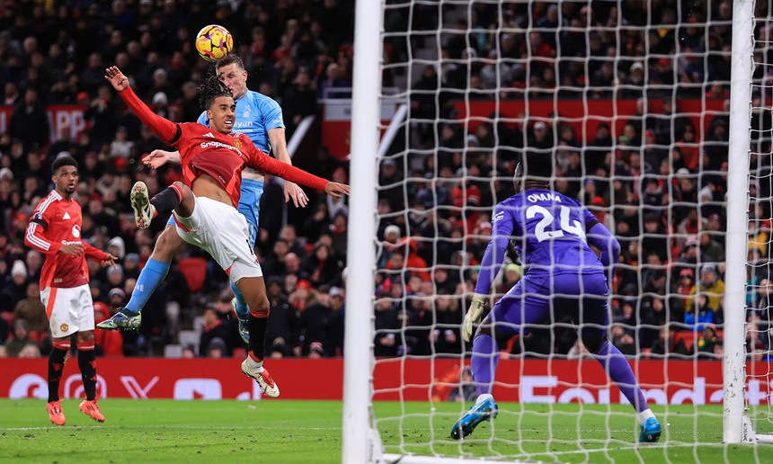 Công làm thủ phá, MU nhận trái đắng ngay tại Old Trafford, tiếp tìchìm sâu trên bảng xếp hạng - Ảnh 1. Công làm thủ phá, MU nhận trái đắng ngay tại Old Trafford, tiếp tìchìm sâu trên bảng xếp hạng - Ảnh 1.