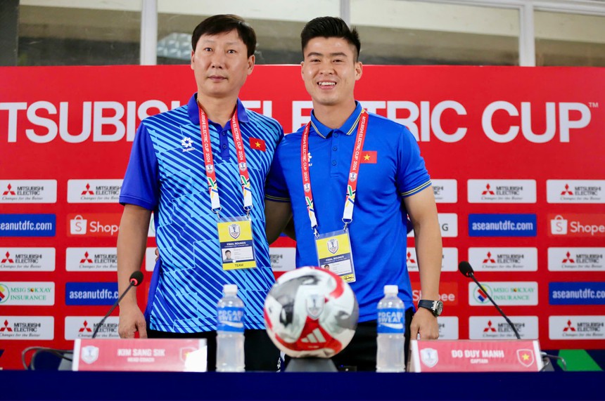 HLV Kim Sang Sik: ‘Đội tuyển Việt Nam có nhiệm vụ phải vượt qua Lào’ - Ảnh 2. HLV Kim Sang Sik: ‘Đội tuyển Việt Nam có nhiệm vụ phải vượt qua Lào’ - Ảnh 2.