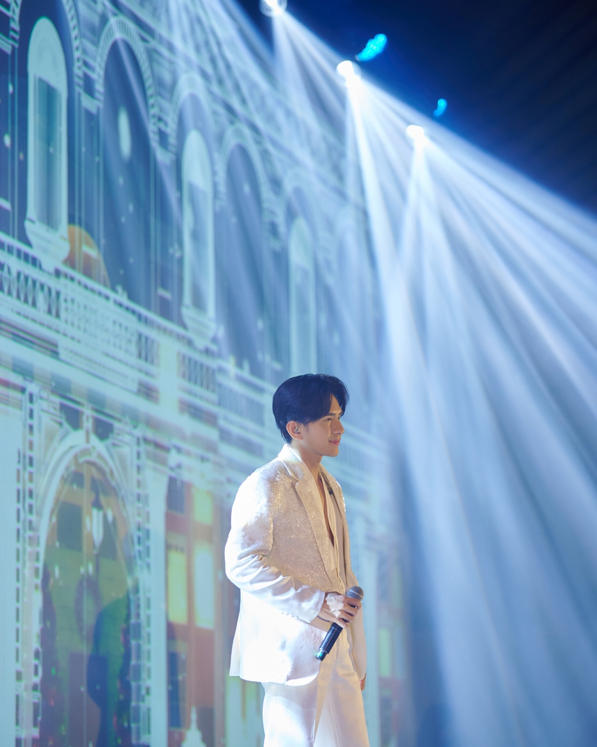 Đan Trường "đốn tim" fan với vẻ ngoài trẻ trung tuổi U50 - Ảnh 4.