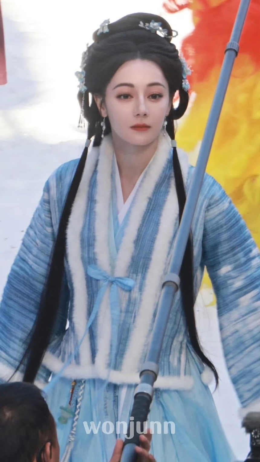 Địch Lệ Nhiệt Ba: Mỹ nhân gây tranh cãi với nhan sắc thật, lộ vẻ già nua - Ảnh 2. Địch Lệ Nhiệt Ba: Mỹ nhân gây tranh cãi với nhan sắc thật, lộ vẻ già nua - Ảnh 2.