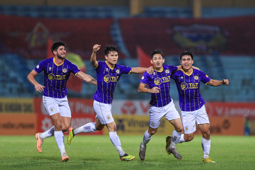Nguyễn Hai Long: Được thầy Park phát hiện, thăng trầm hơn 3 năm, đón trái ngọt dưới thời HLV Kim Sang Sik - Ảnh 1. Nguyễn Hai Long: Được thầy Park phát hiện, thăng trầm hơn 3 năm, đón trái ngọt dưới thời HLV Kim Sang Sik - Ảnh 1.