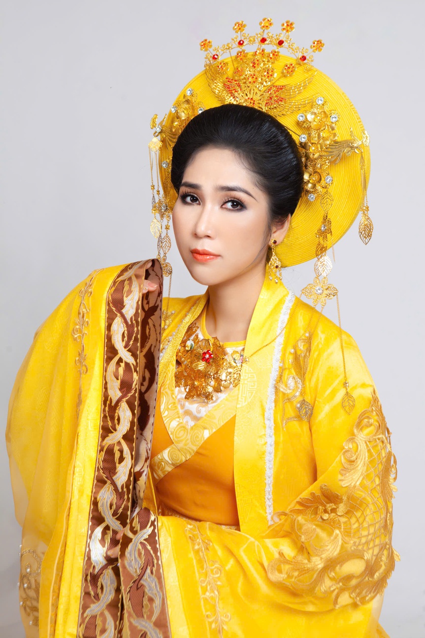 "Hoa hậu cải lương" Như Huỳnh liên tiếp gây bất ngờ khi quá đa tài - Ảnh 2.