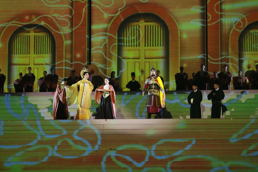 "Hoa hậu cải lương" Như Huỳnh liên tiếp gây bất ngờ khi quá đa tài - Ảnh 1.