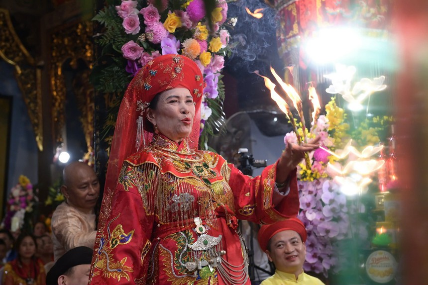 Phát huy giá trị di sản di sản "Thực hành Tín ngưỡng thờ Mẫu Tam phủ của người Việt" - Ảnh 2. Phát huy giá trị di sản di sản "Thực hành Tín ngưỡng thờ Mẫu Tam phủ của người Việt" - Ảnh 2.