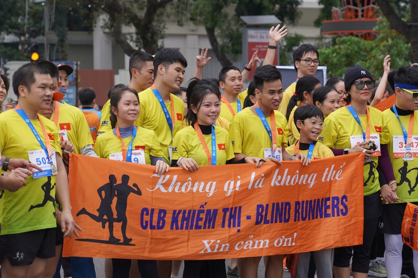 2000 người tham gia "Chạy vì một Việt Nam không có bạo lực với phụ nữ và trẻ em gái" - Ảnh 1. 2000 người tham gia "Chạy vì một Việt Nam không có bạo lực với phụ nữ và trẻ em gái" - Ảnh 1.