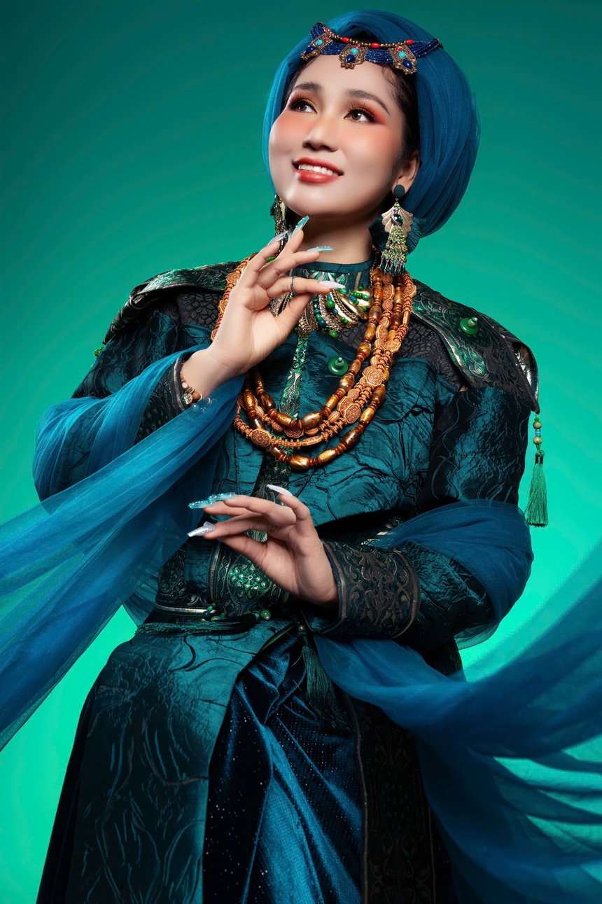 "Hoa hậu cải lương" Như Huỳnh liên tiếp gây bất ngờ khi quá đa tài - Ảnh 3.