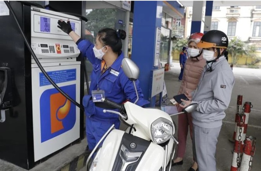 Giá xăng tiếp tục tăng hơn 700 đồng/lít - Ảnh 1.