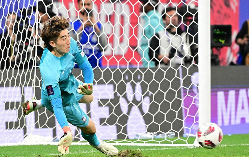 Tin nóng thể thao tối 1/2: Hoa khôi Kim Huệ sắm vai trọng tài bóng chuyền, Ronaldo lỡ hẹn đối đầu Messi - Ảnh 5.