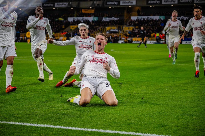 Rượt đuổi điên rồ, sao trẻ hóa 'người hùng' giúp MU thắng nghẹt thở - Ảnh 2.