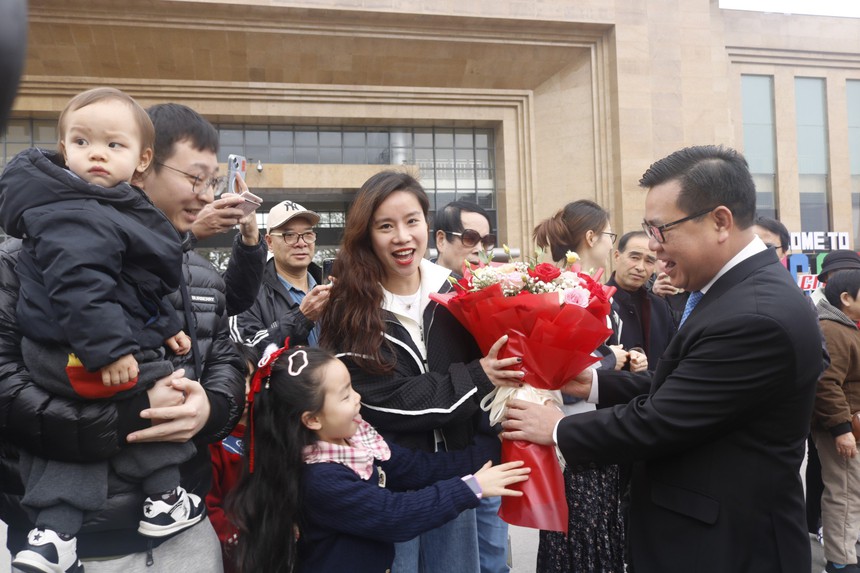 TP. Móng Cái: Đón hơn 1.000 khách du lịch "xông đất" ngày mùng 1 Tết - Ảnh 2.