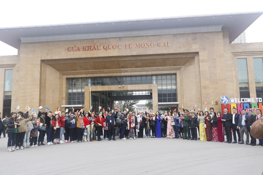 TP. Móng Cái: Đón hơn 1.000 khách du lịch "xông đất" ngày mùng 1 Tết - Ảnh 8.