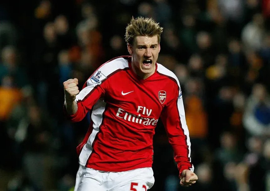 Cựu sao Arsenal khoe vóc dáng cùng khối cơ bắp đáng kinh ngạc sau khi giải nghệ - Ảnh 2.