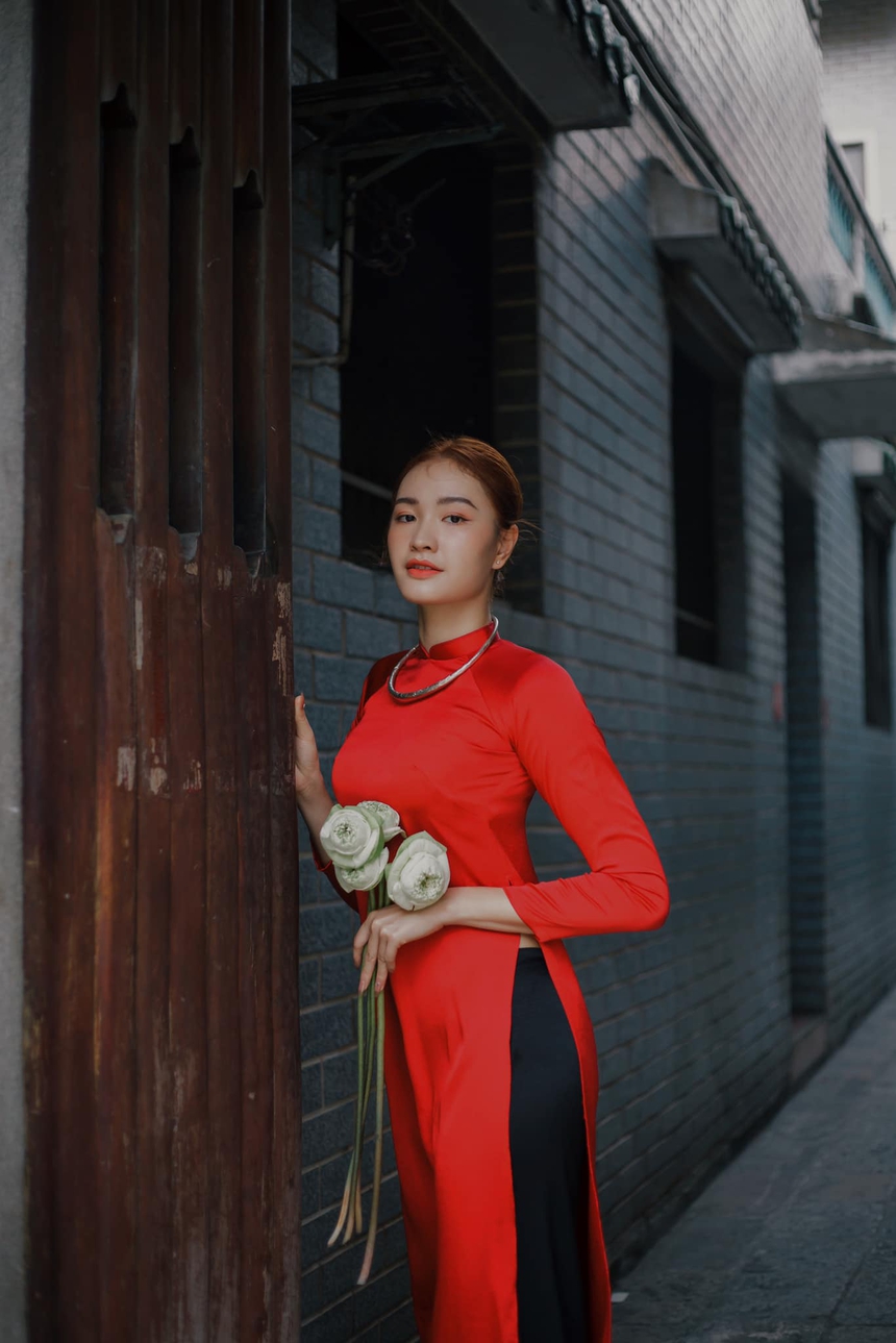 Hot girl 24 tuổi đặc biệt cỡ nào khi đón tết Giáp Thìn mà khiến 3 hoa khôi bóng chuyền Việt Nam hết lời khen ngợi? - Ảnh 4. Hot girl 24 tuổi đặc biệt cỡ nào khi đón tết Giáp Thìn mà khiến 3 hoa khôi bóng chuyền Việt Nam hết lời khen ngợi? - Ảnh 4.