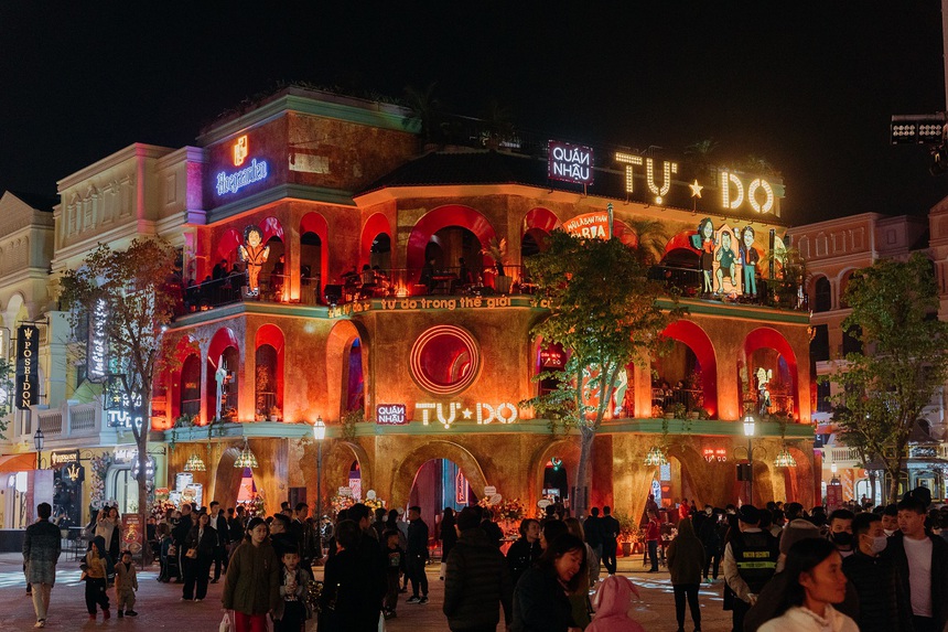 Hàng vạn du khách "cháy hết mình" trong siêu lễ hội âm nhạc đón năm mới tại Grand World - Ảnh 1. Hàng vạn du khách "cháy hết mình" trong siêu lễ hội âm nhạc đón năm mới tại Grand World - Ảnh 1.