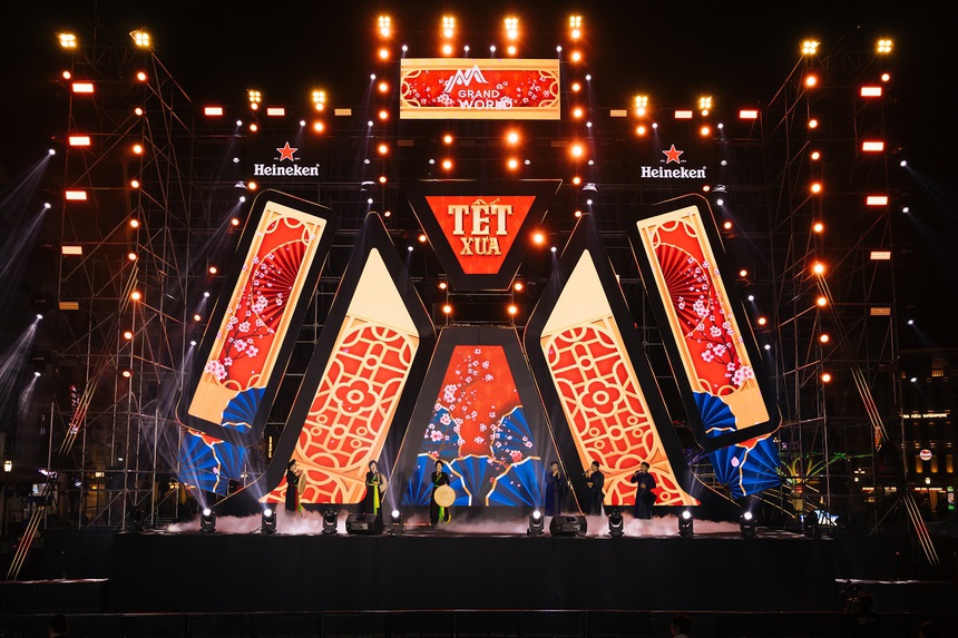 Hàng vạn du khách "cháy hết mình" trong siêu lễ hội âm nhạc đón năm mới tại Grand World - Ảnh 3. Hàng vạn du khách "cháy hết mình" trong siêu lễ hội âm nhạc đón năm mới tại Grand World - Ảnh 3.