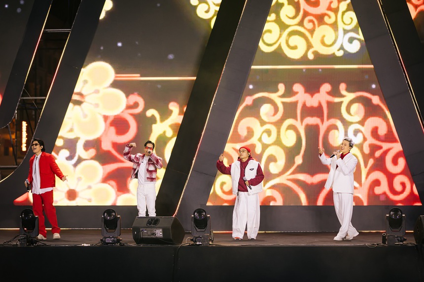 Hàng vạn du khách "cháy hết mình" trong siêu lễ hội âm nhạc đón năm mới tại Grand World - Ảnh 5. Hàng vạn du khách "cháy hết mình" trong siêu lễ hội âm nhạc đón năm mới tại Grand World - Ảnh 5.