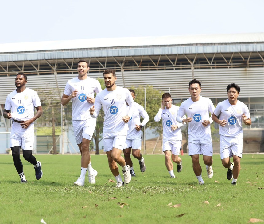 V-League bắt đầu "nóng"  - Ảnh 1.