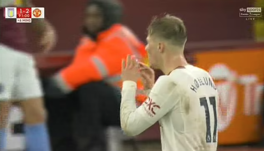 HLV Ten Hag thừa nhận MU thay đổi nhờ màn ăn mừng khiêu khích của Aston Villa - Ảnh 4. HLV Ten Hag thừa nhận MU thay đổi nhờ màn ăn mừng khiêu khích của Aston Villa - Ảnh 4.