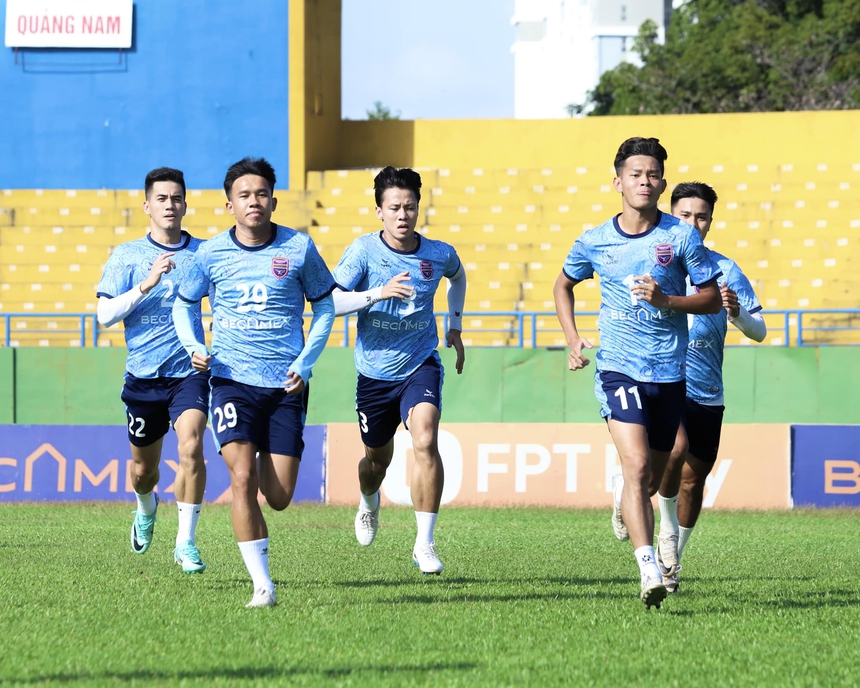 Dàn sao chật vật ngày V-League trở lại  - Ảnh 1.