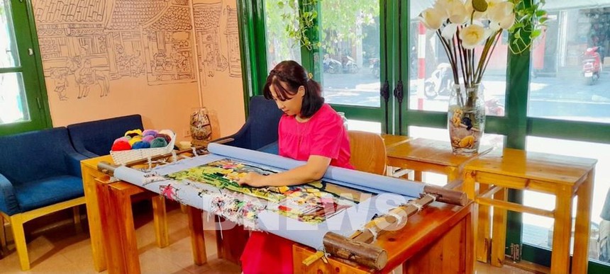 Sắc màu tranh thêu len - Ảnh 1.