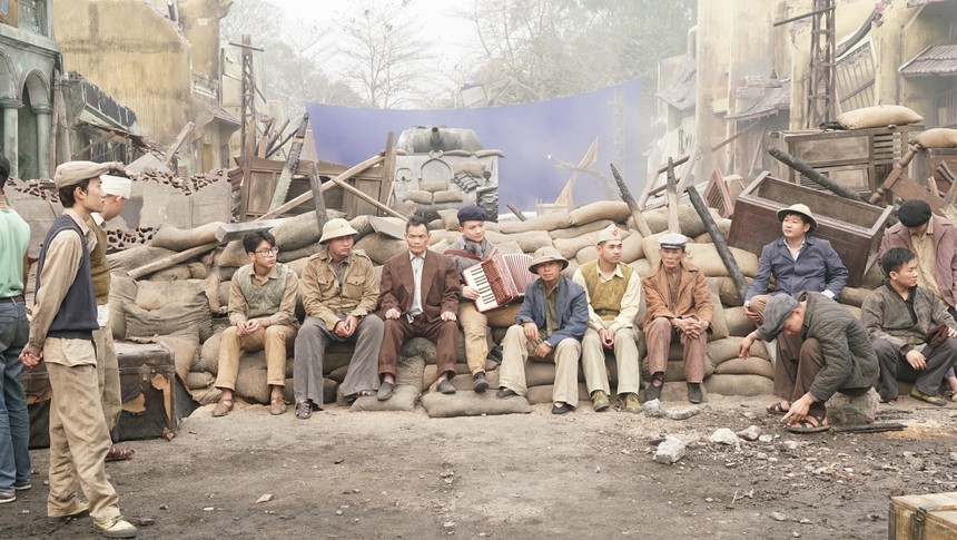 Nhìn lại phim Việt Nam dịp Tết Giáp Thìn: Cạnh tranh căng thẳng nơi phòng vé - Ảnh 7. Nhìn lại phim Việt Nam dịp Tết Giáp Thìn: Cạnh tranh căng thẳng nơi phòng vé - Ảnh 7.