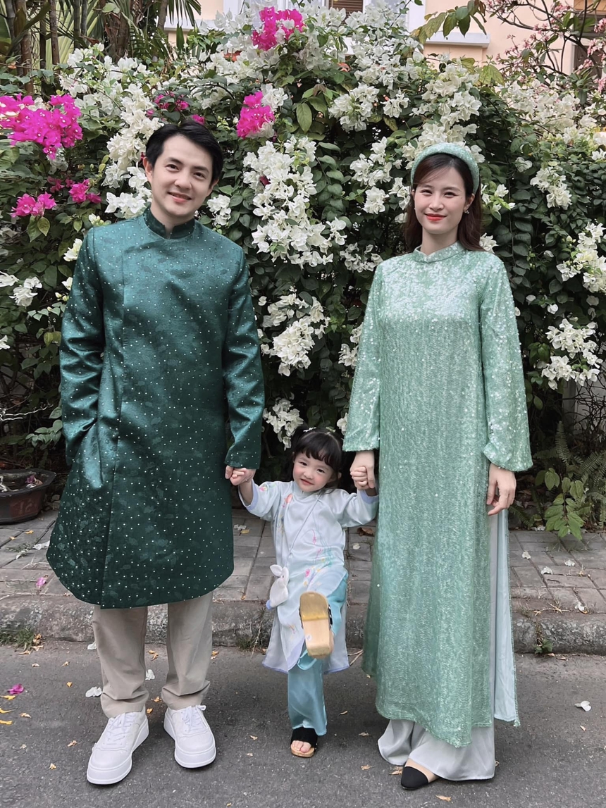 Loạt sao Việt diện áo dài rực rỡ dịp Tết Nguyên đán Giáp Thìn - Ảnh 6.