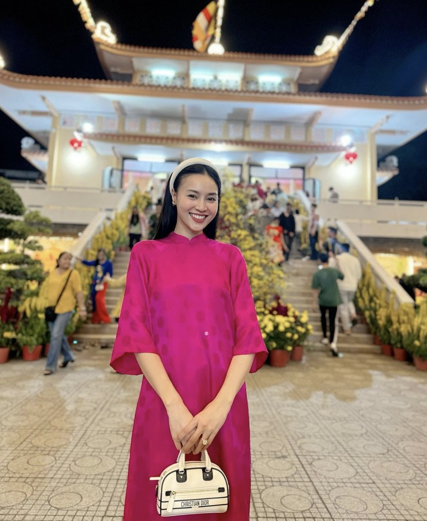 Loạt sao Việt diện áo dài rực rỡ dịp Tết Nguyên đán Giáp Thìn - Ảnh 10.