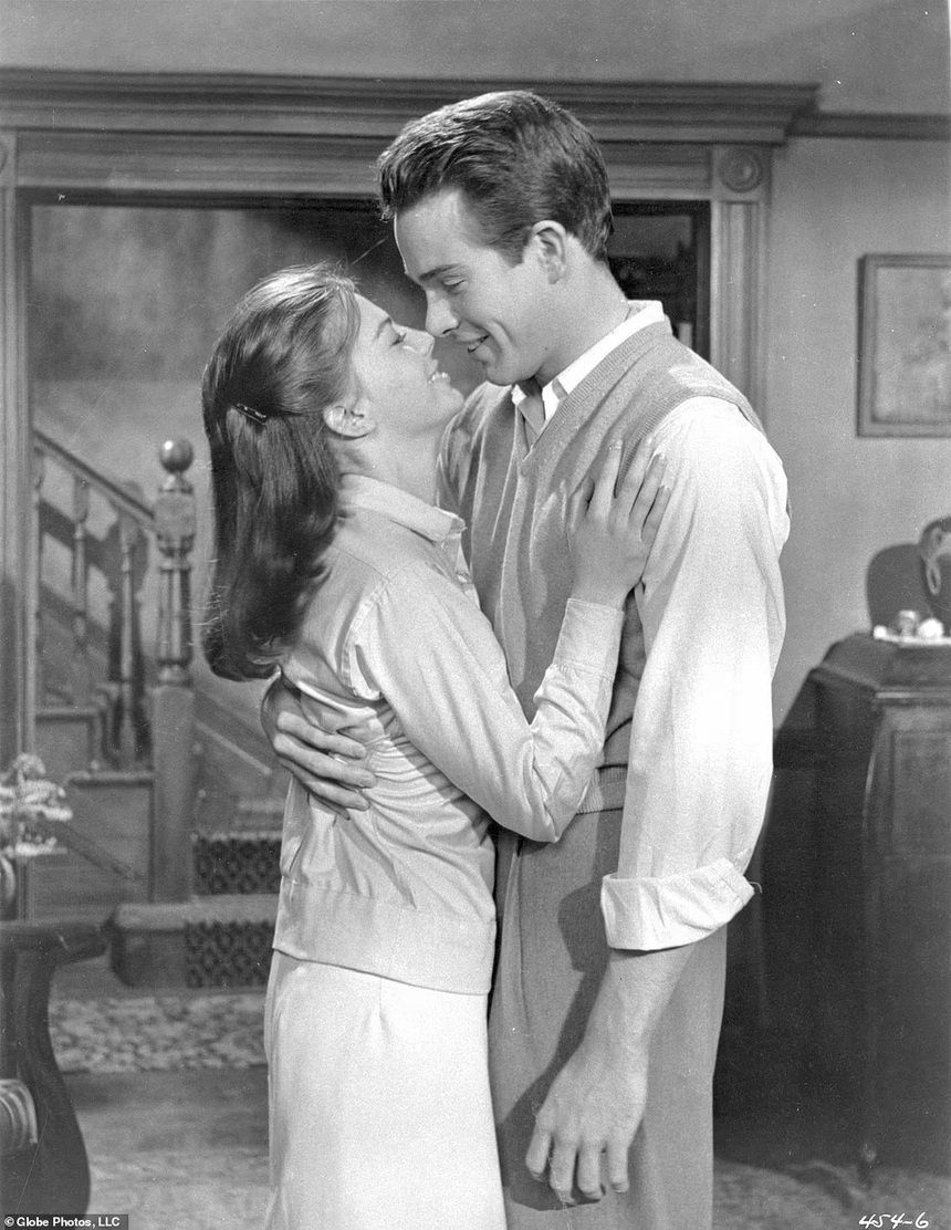 Những bức ảnh biểu tượng đầy tinh thần Valentine's Day trong kỷ nguyên vàng của Hollywood - Ảnh 13.