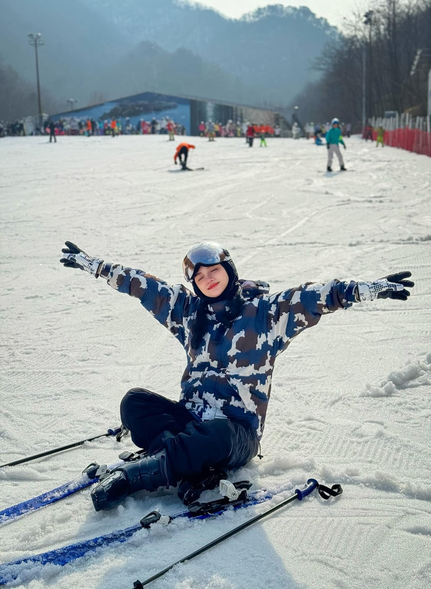 2 sao nữ cùng tên Hương Giang: người úp mở có tình mới đúng Valentine, người công khai khoảnh khắc yêu - Ảnh 8. 2 sao nữ cùng tên Hương Giang: người úp mở có tình mới đúng Valentine, người công khai khoảnh khắc yêu - Ảnh 8.