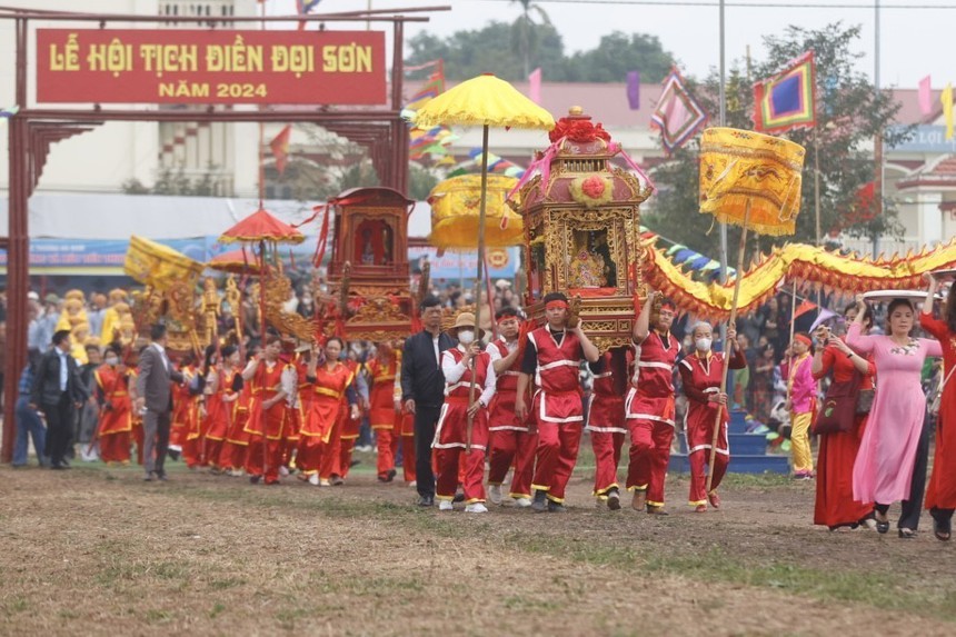 Tưng bừng khai hội Tịch điền Đọi Sơn Xuân Giáp Thìn 2024 - Ảnh 1. Tưng bừng khai hội Tịch điền Đọi Sơn Xuân Giáp Thìn 2024 - Ảnh 1.