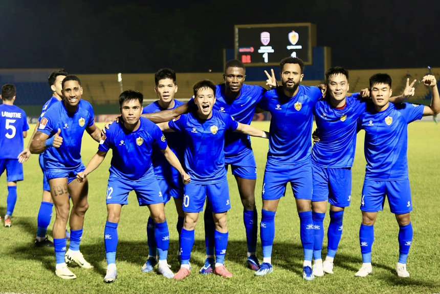 HLV Lê Huỳnh Đức: "Hai đội chơi rất dở" - Ảnh 2.