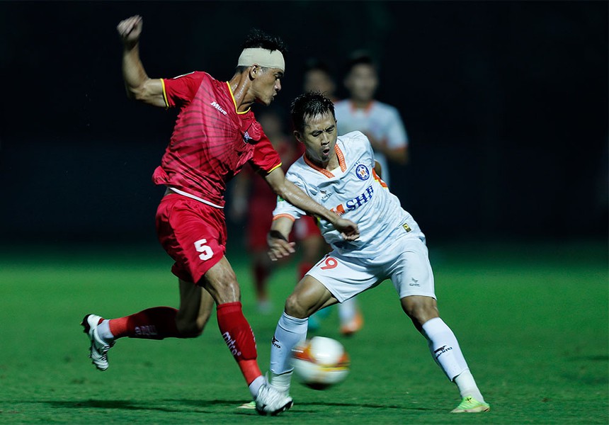 Cựu tuyển thủ Việt Nam lên thẳng xe cứu thương nhập viện sau va chạm bất tỉnh - Ảnh 1. Cựu tuyển thủ Việt Nam lên thẳng xe cứu thương nhập viện sau va chạm bất tỉnh - Ảnh 1.