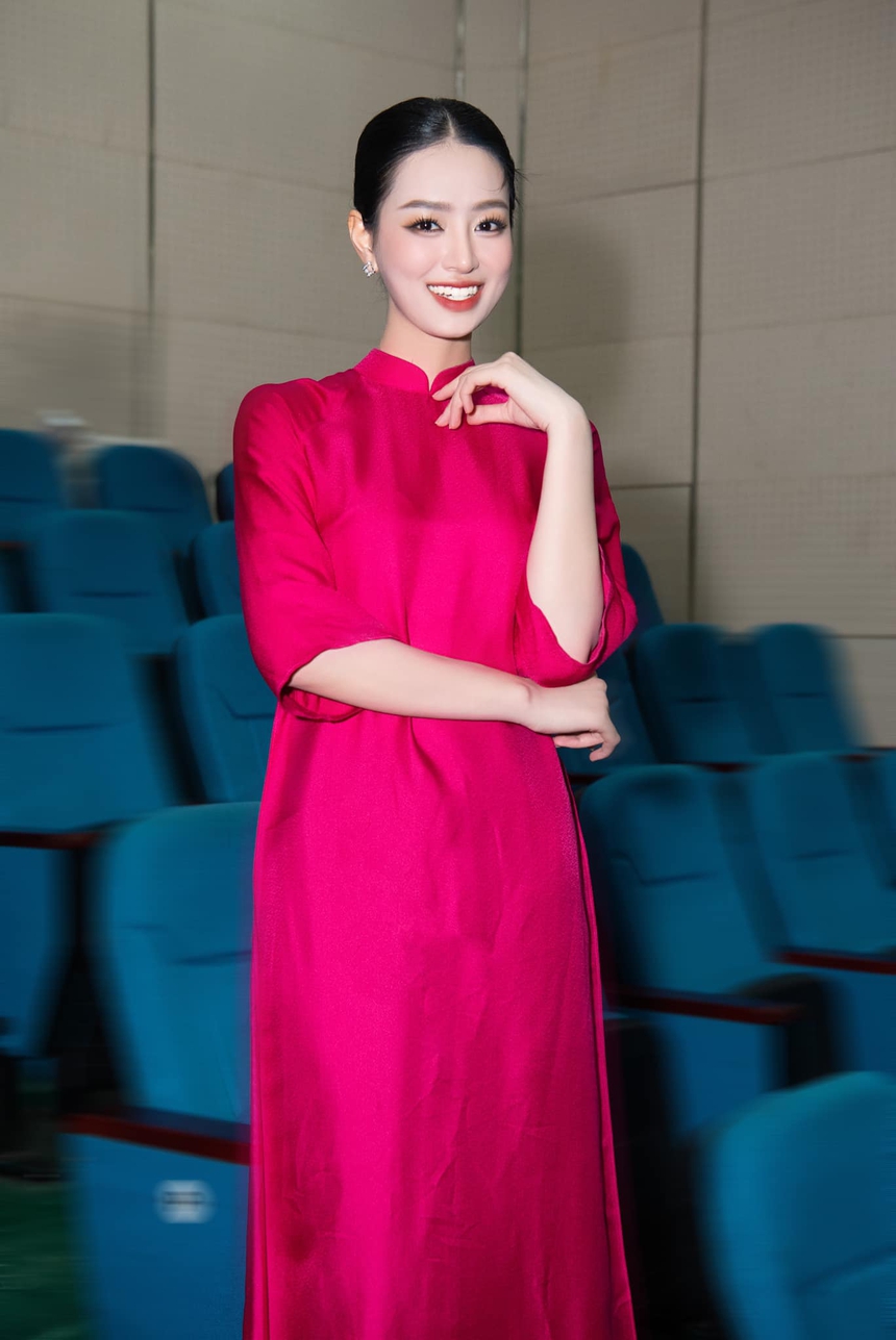 Hoa hậu Bảo Ngọc, Á hậu Bùi Khánh Linh phấn khích chơi motor nước với nhà báo Trương Anh Ngọc - Ảnh 3.