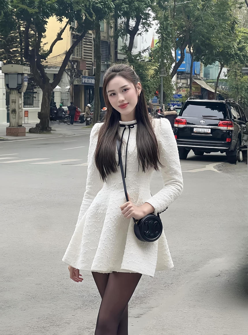 Công ty quản lý lên tiếng về tin đồn Hoa hậu Đỗ Thị Hà hẹn hò bạn trai thiếu gia  - Ảnh 1.