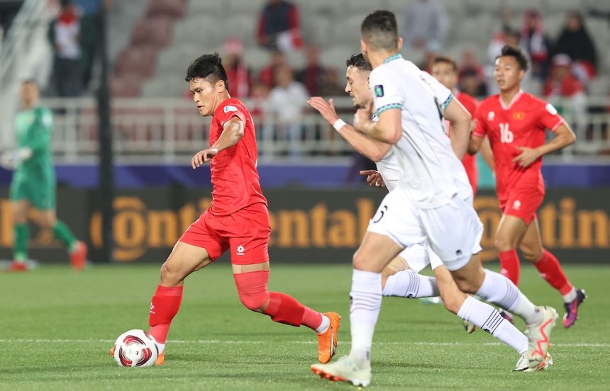 Bình luận: Giới hạn nào cho HLV Troussier? - Ảnh 1.