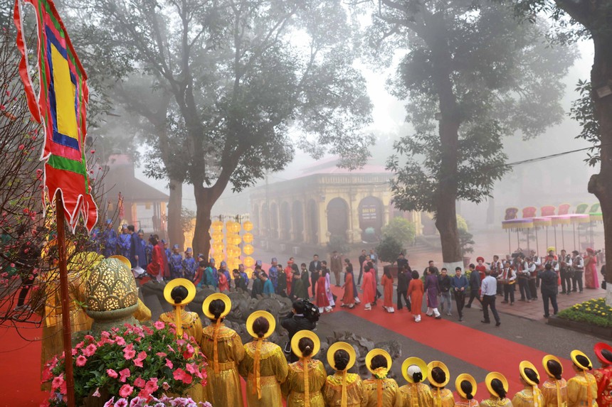 Thả cá chép, dựng cây nêu đón Xuân Giáp Thìn tại Hoàng thành Thăng Long - Ảnh 2.